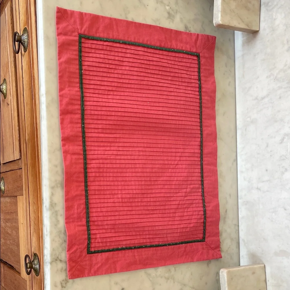 VINTAGE Red and Green Table Placemats (4)